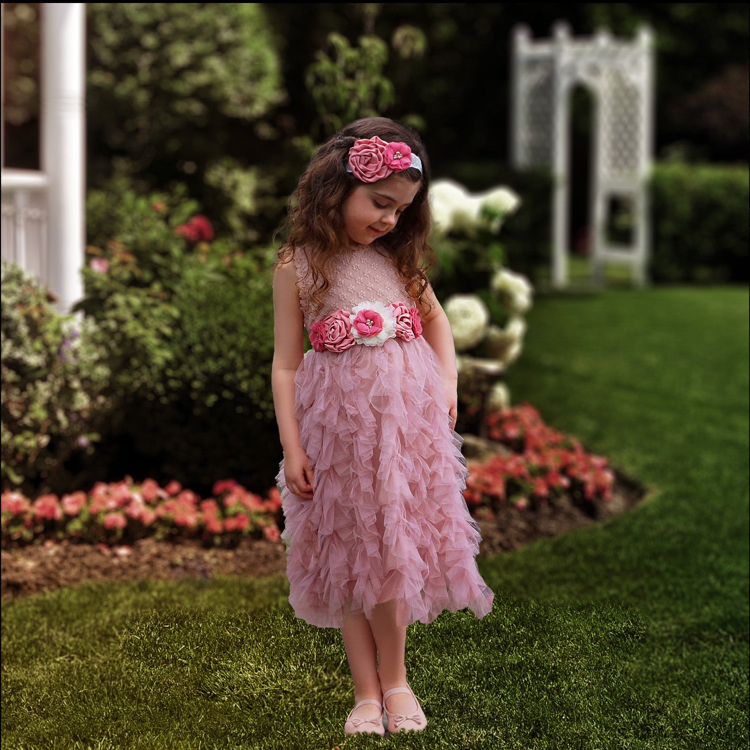 dusty rose pink dress Pamela Girls - neckline framed by delicate Size:EU 38 / UK 10 Gucci Silk Long Dress Second Time Around Wedding Dresses